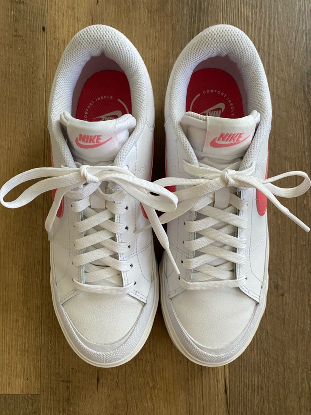 Like new Nike Court Legacy Lift Women’s Sneakers